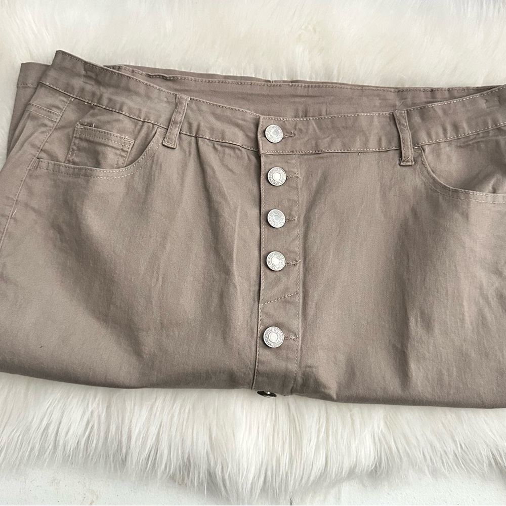 🎉PLUS Stylish Tan Button-Up Skirt